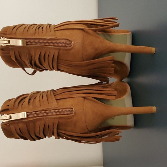 Heels - Picture 2 of 4